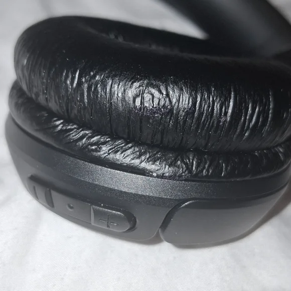 JBL Tune 520bt Wireless Headphones - Picture 9 of 10